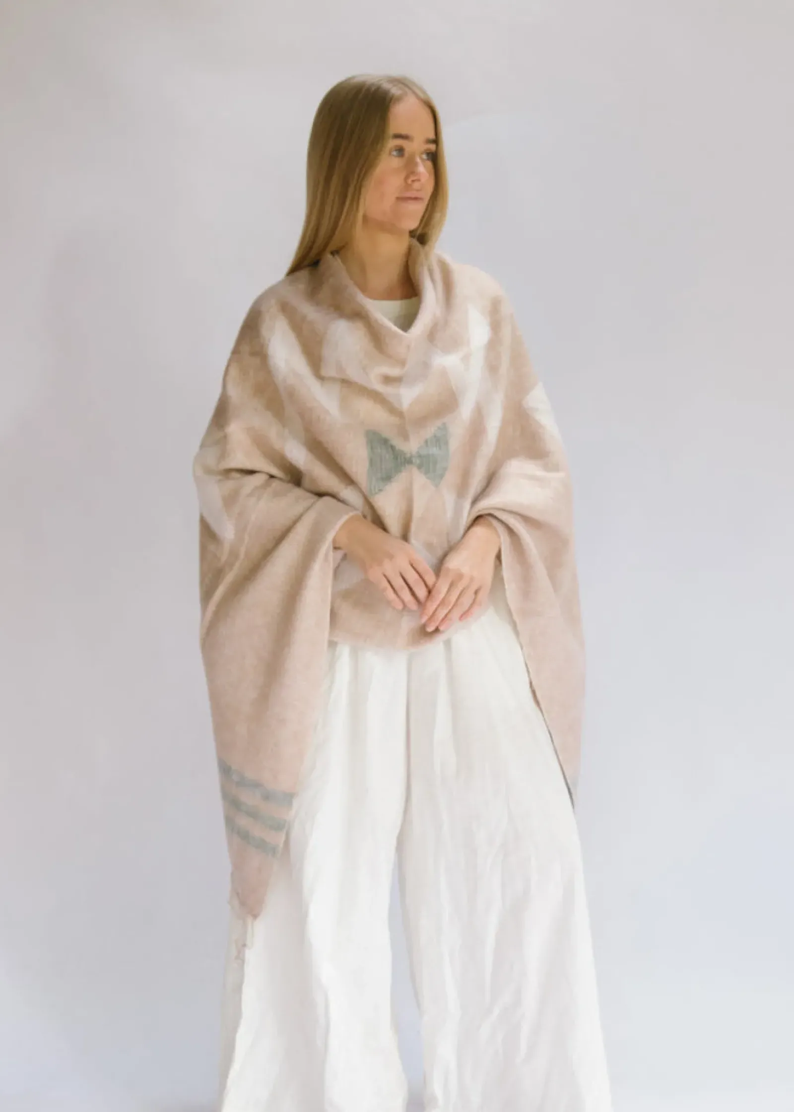 Hobo & Hatch Hobo & Hatch Aztec Poncho- Vanilla New