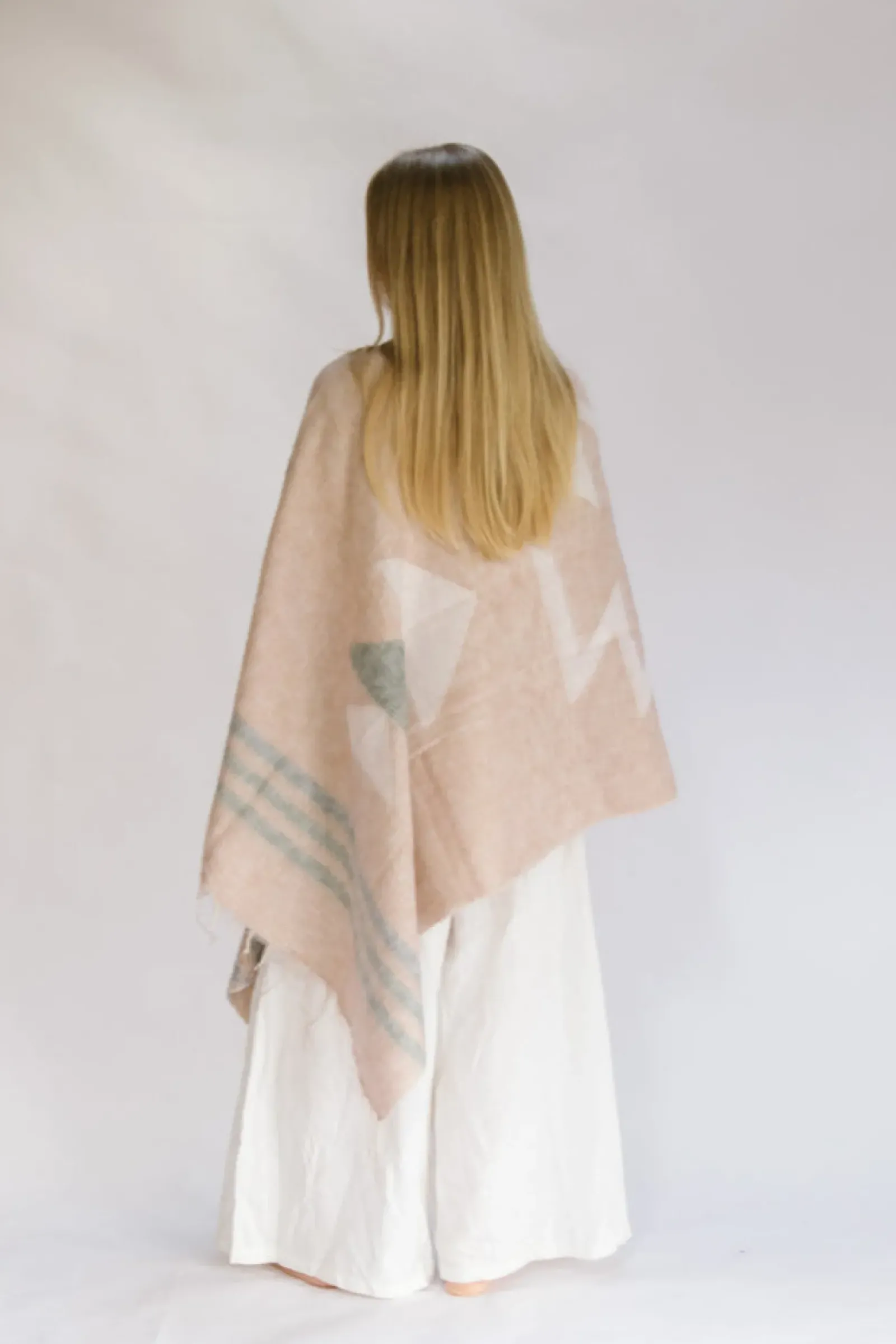 Hobo & Hatch Hobo & Hatch Aztec Poncho- Vanilla New