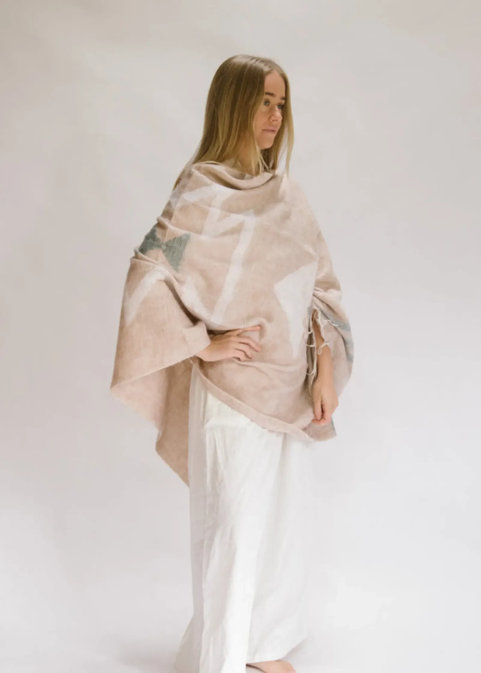 Hobo & Hatch Hobo & Hatch Aztec Poncho- Vanilla New