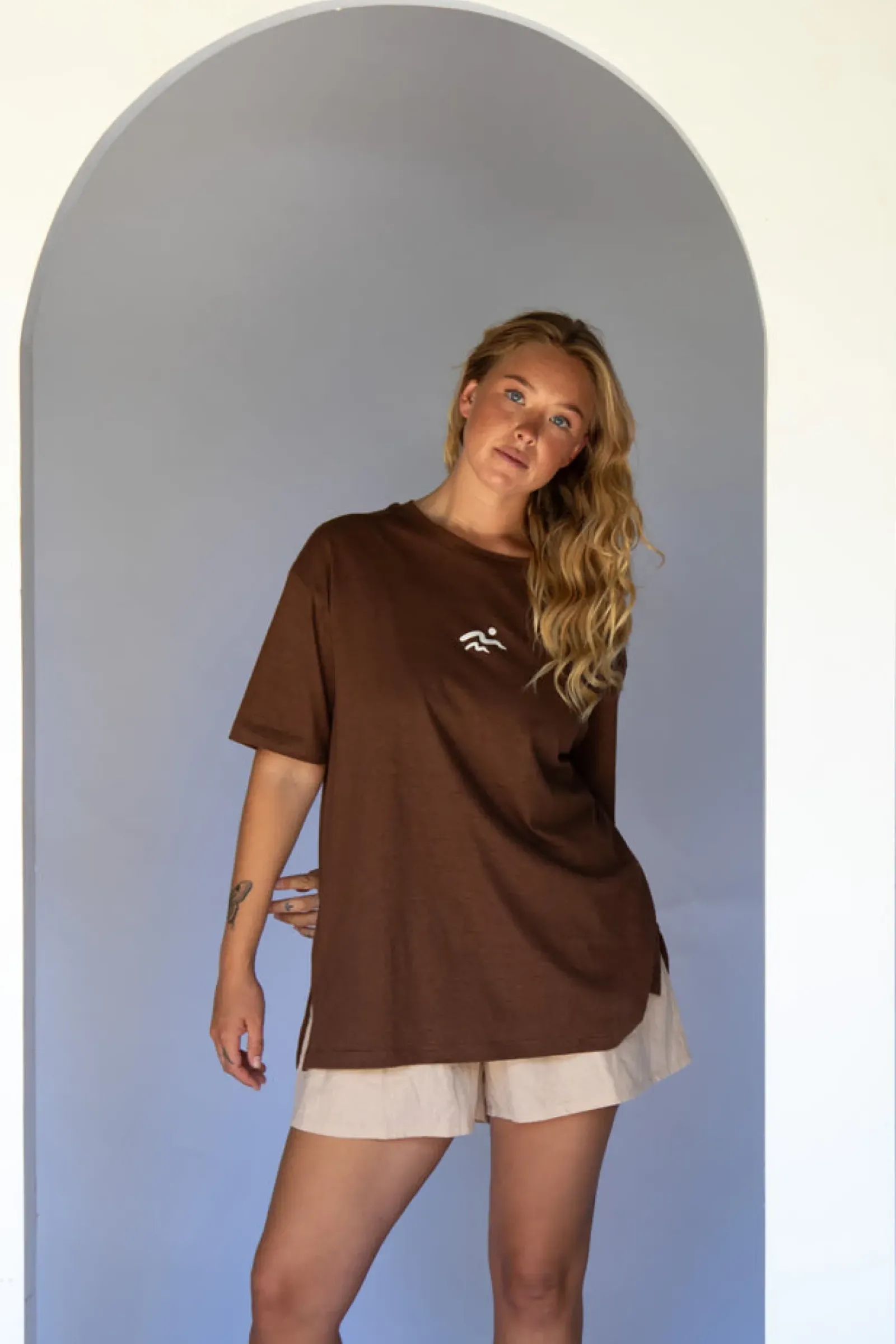 Hobo & Hatch Hobo & Hatch Coast Tee - Chocolate Best